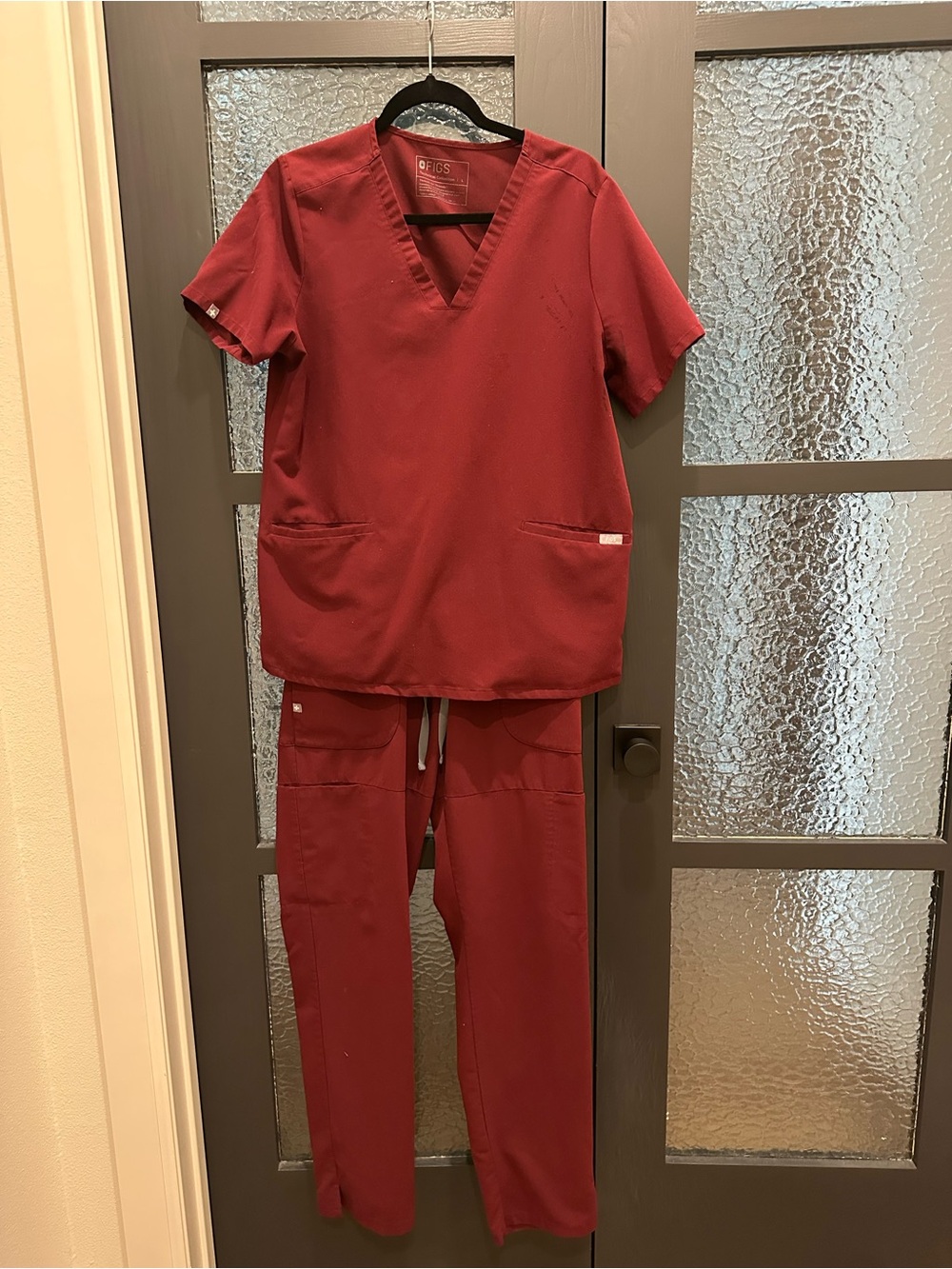 FIGS Burgundy Scrub Set Casma Top Nepal Pants Women’s Large/Medium
